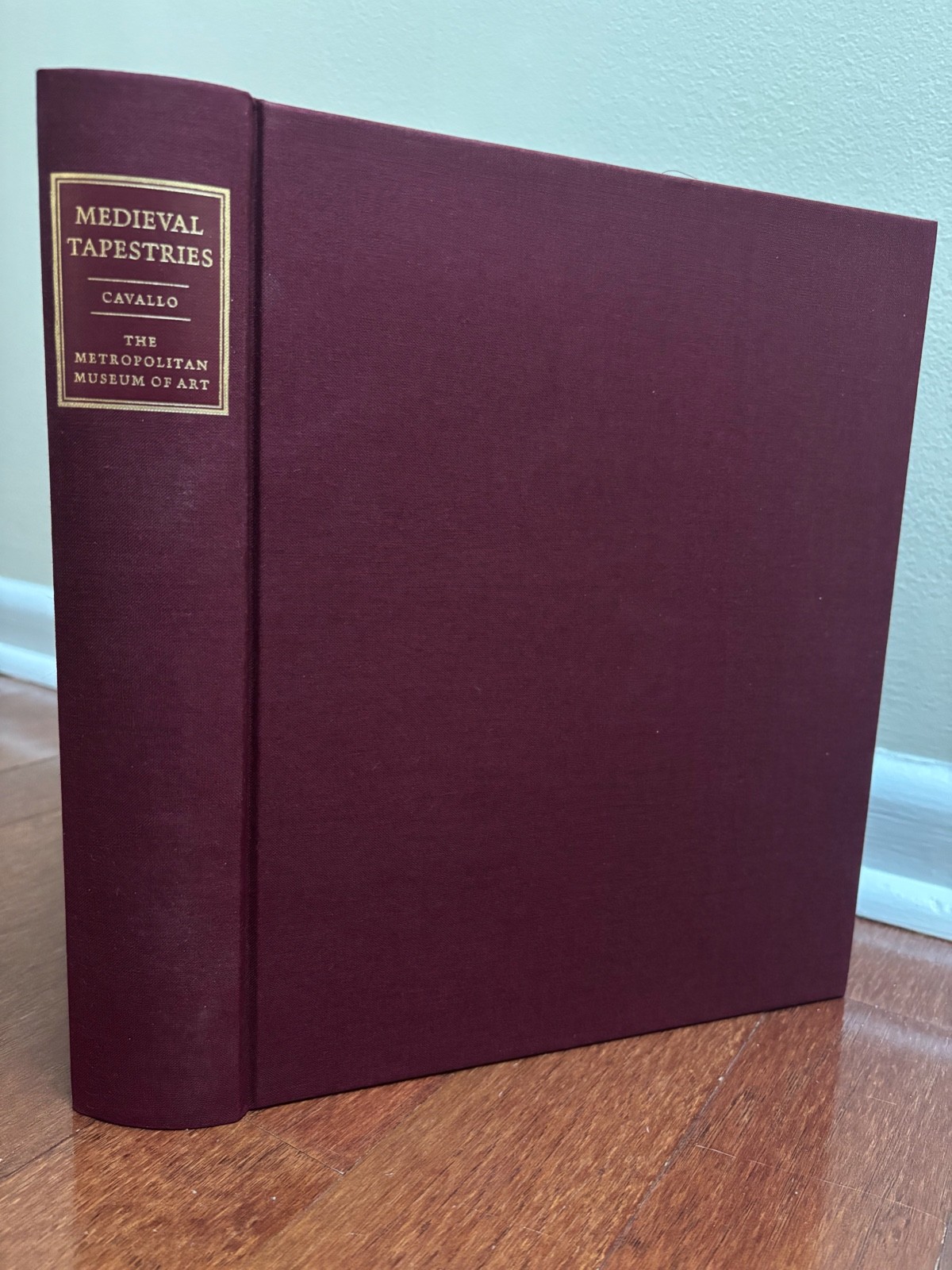 MEDIEVAL TAPESTRIES IN THE METROPOLITAN MUSEUM OF Art by CAVALLO – 1993 HB MINT