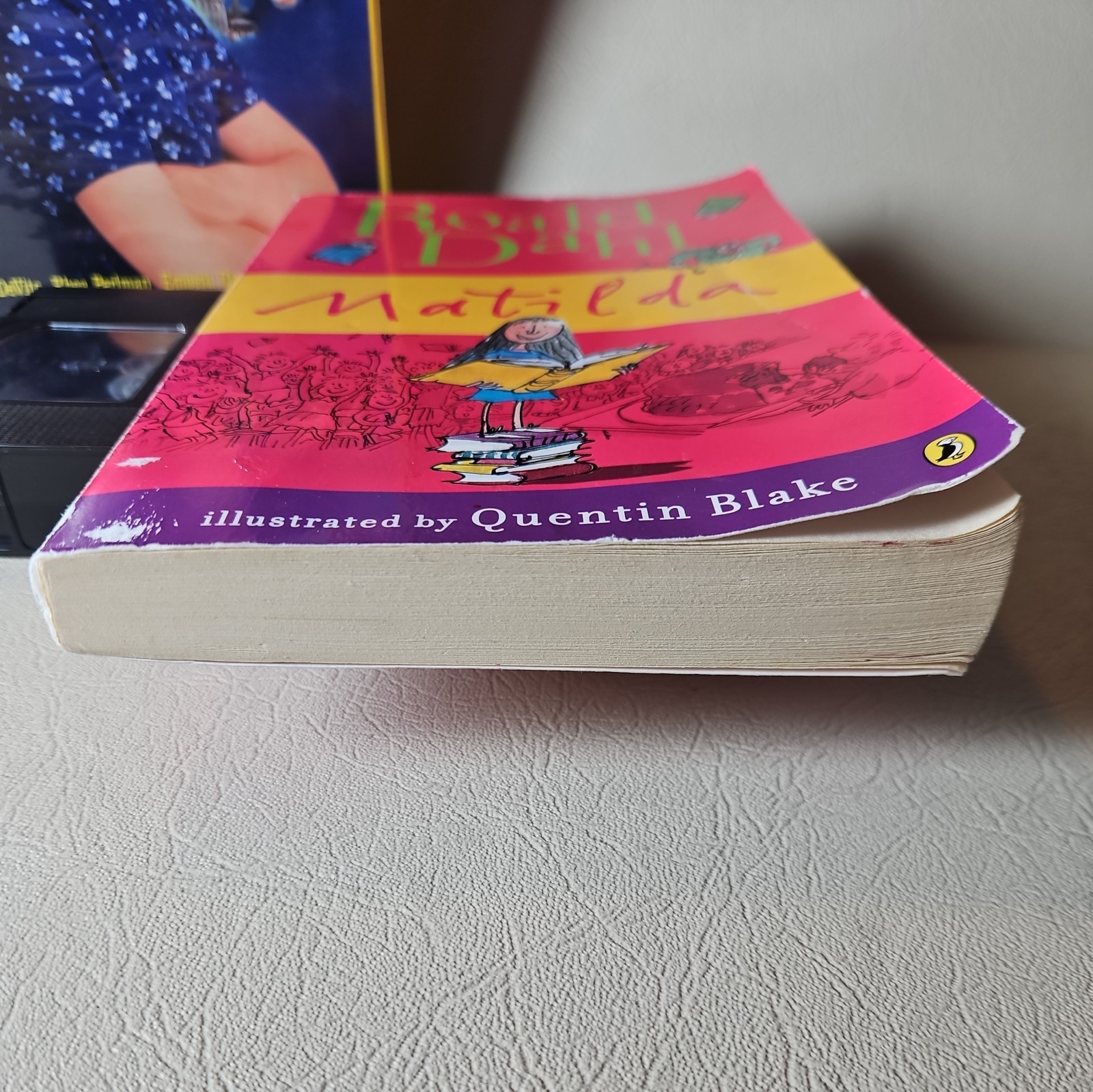Matilda by Roald Dahl First Edition + Matilda Vintage VHS – VG – Y2K 90’s Danny