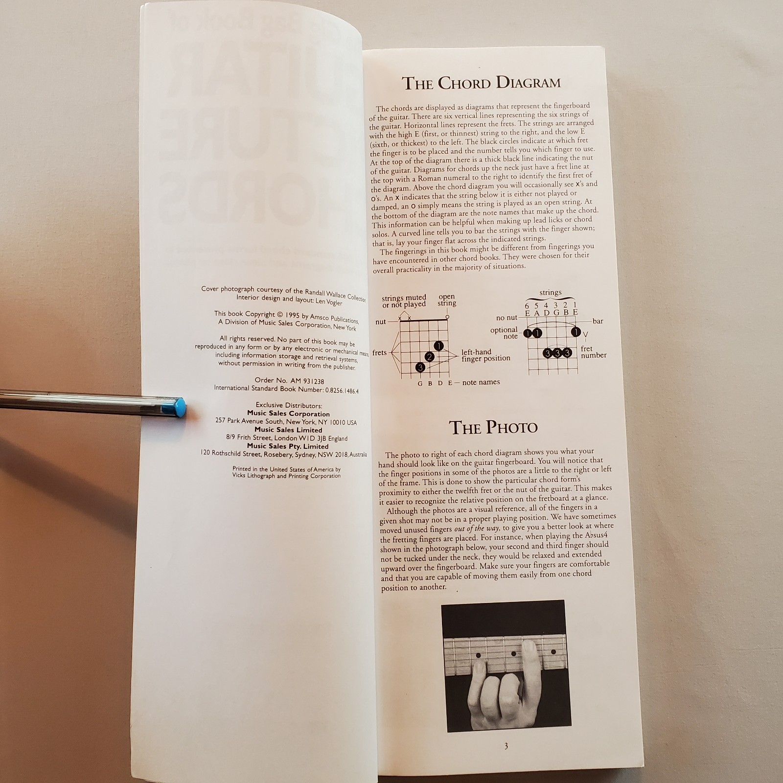 The Gig Bag Book of Guitar Picture Chords 1995 Amsco Publications Chart Diagrams