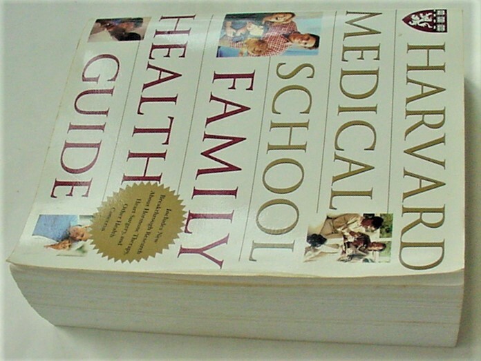 HARVARD MEDICAL SCHOOL FAMILY HEALTH GUIDE 1ST PAPERBACK EDIT. 2005; 1312 PAGES
