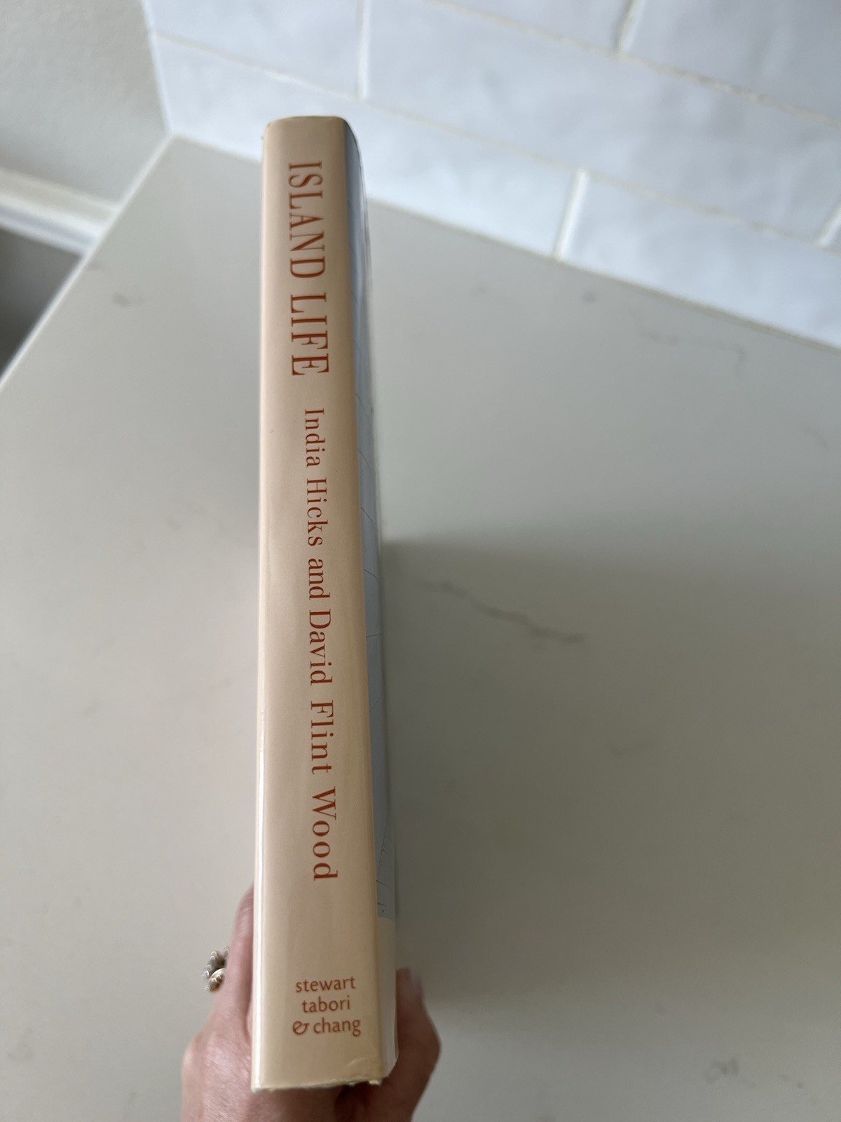 Island Life: Inspirational Interiors – Hardcover, by India Hicks – Good