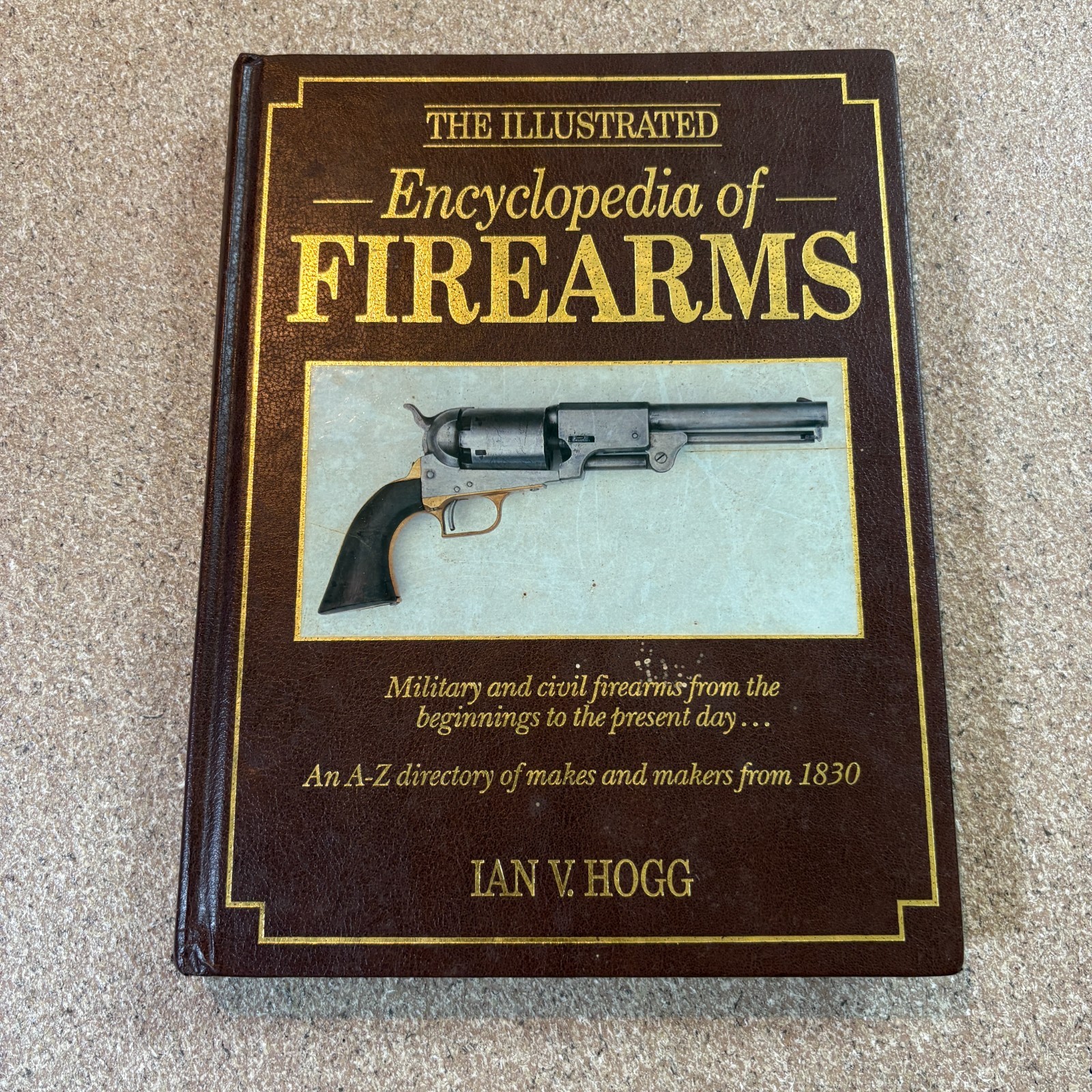 The Illustrated Encyclopedia of Firearms, Ian V. Hogg, Hardcover Book 1988