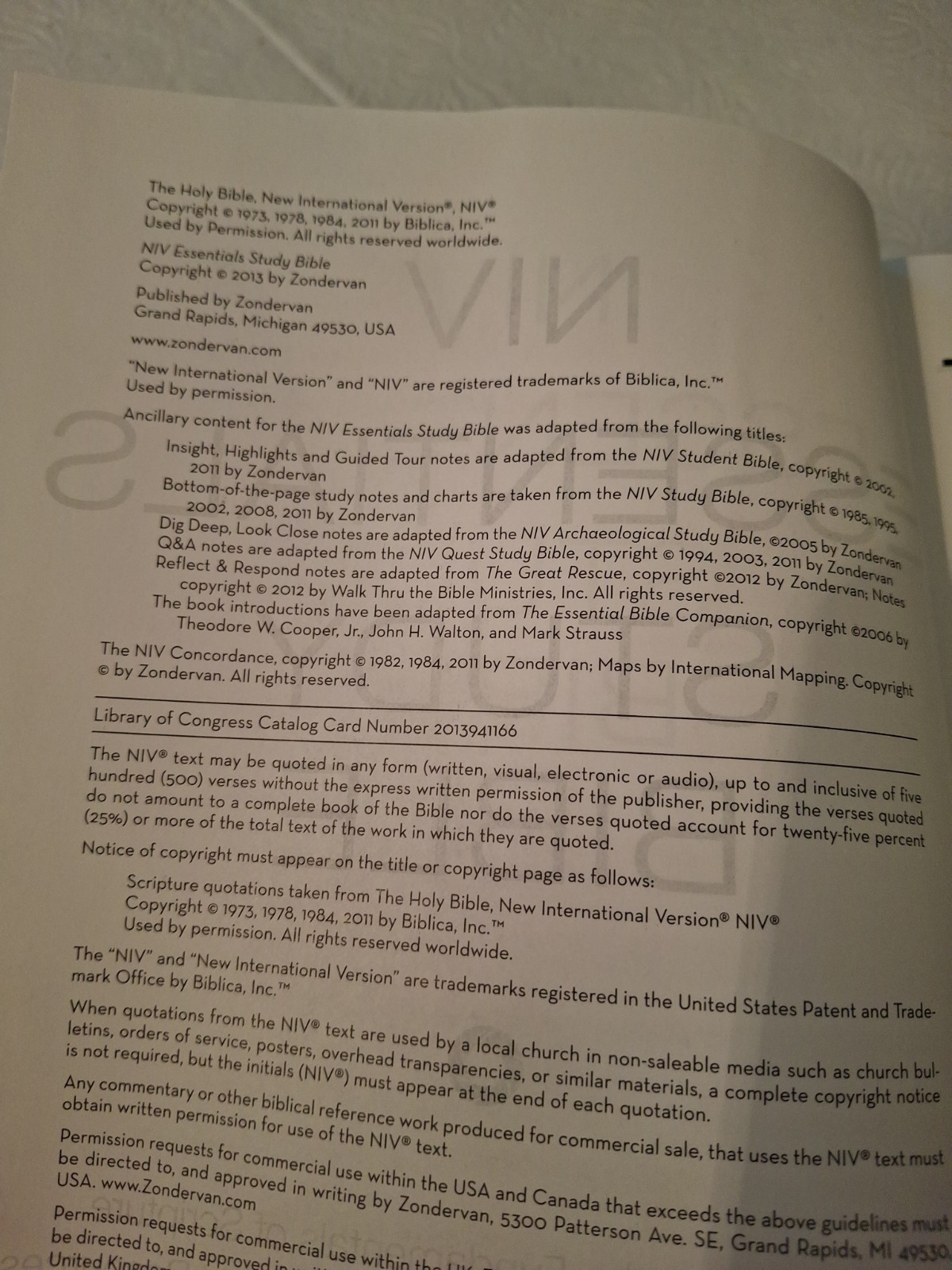 NIV Essentials Study Bible Zondervan 2013 HCDJ Illustrated NO MARKS Color Maps