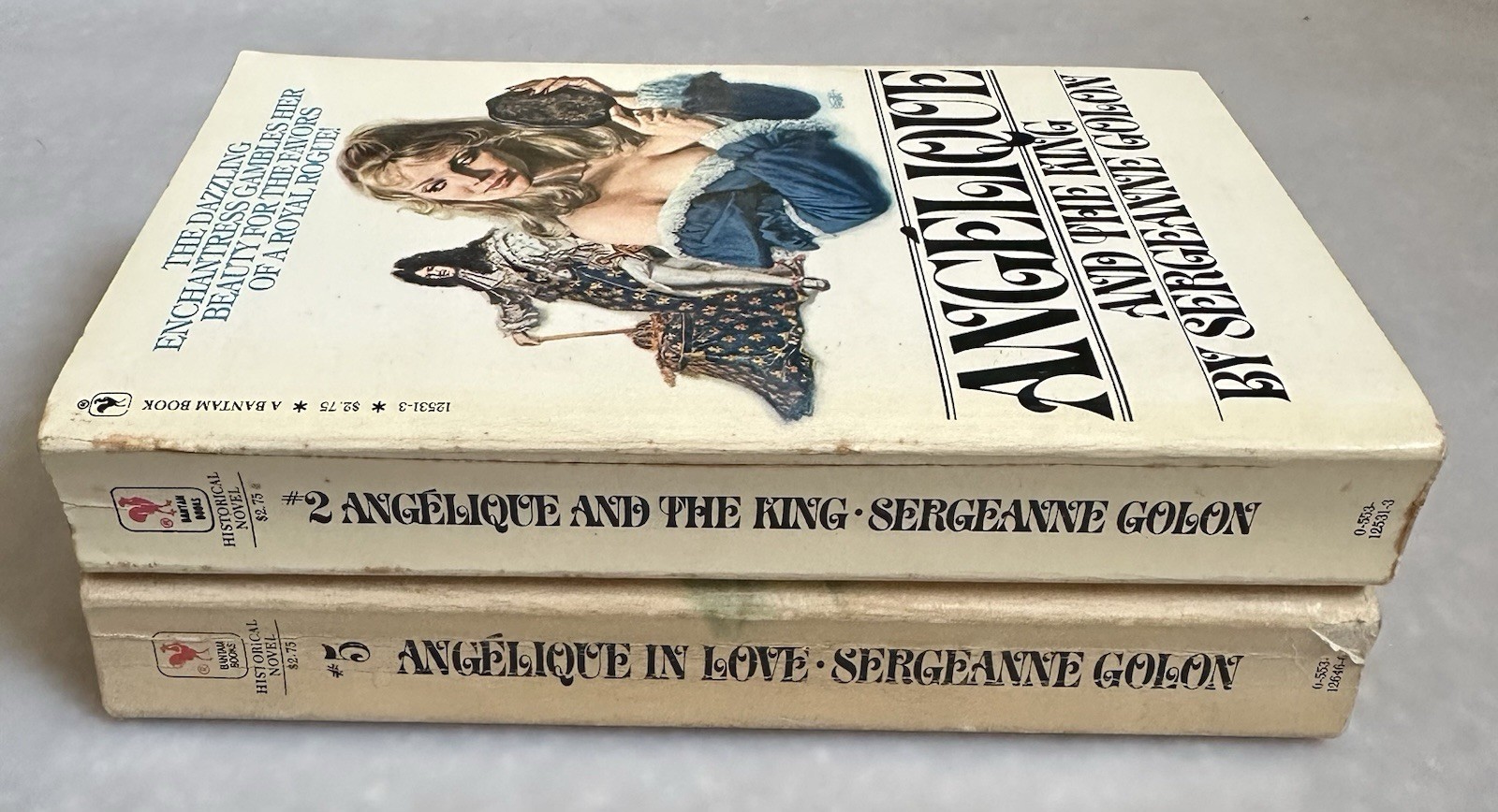Angelique: In Love/And The King By Sergeanne Golon Vintage 1980s Romance PB