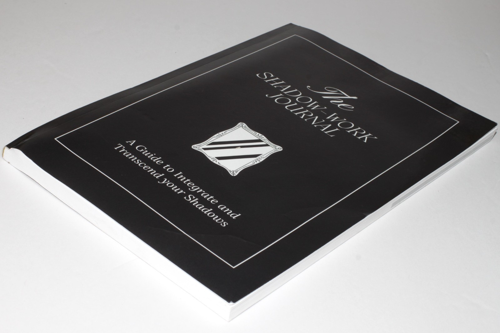 The Shadow Work Journal : a Guide to Integrate & Transcend Your Shadows (2023)