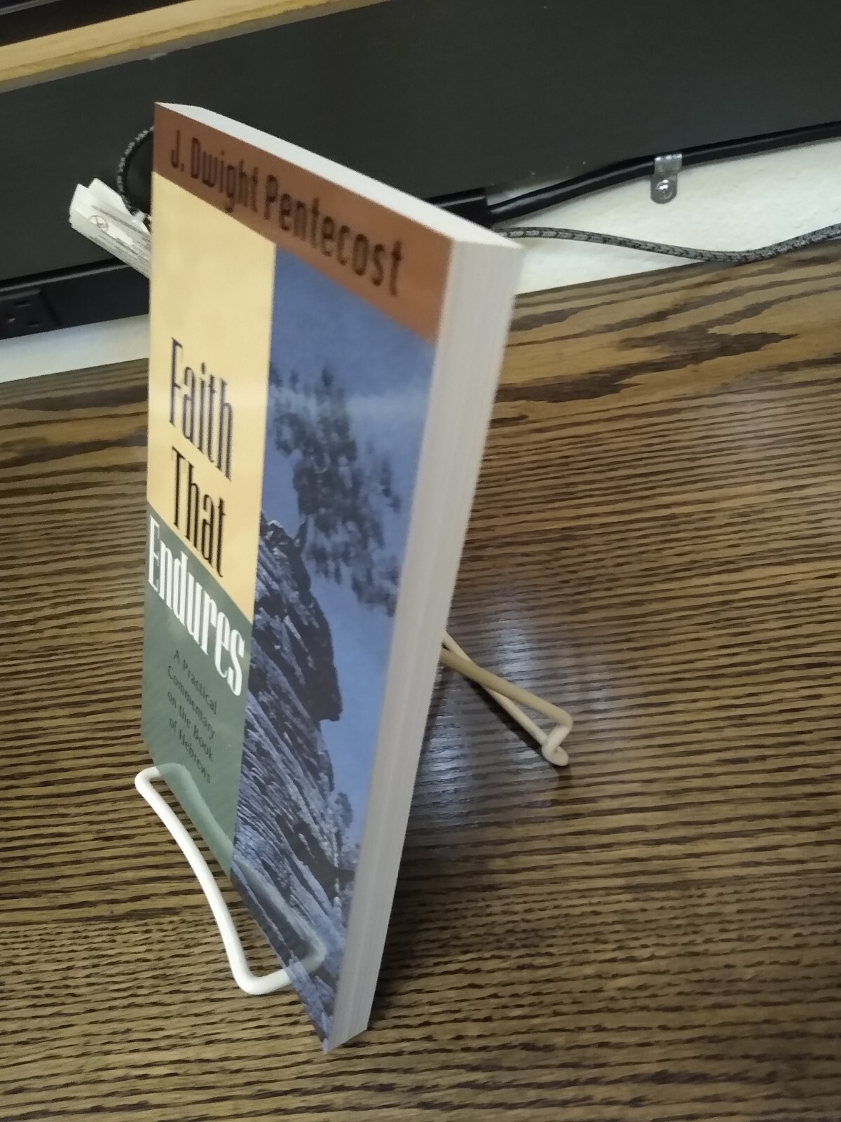 Faith That Endures : A Practical Commentary on the Book of Hebrews by J….