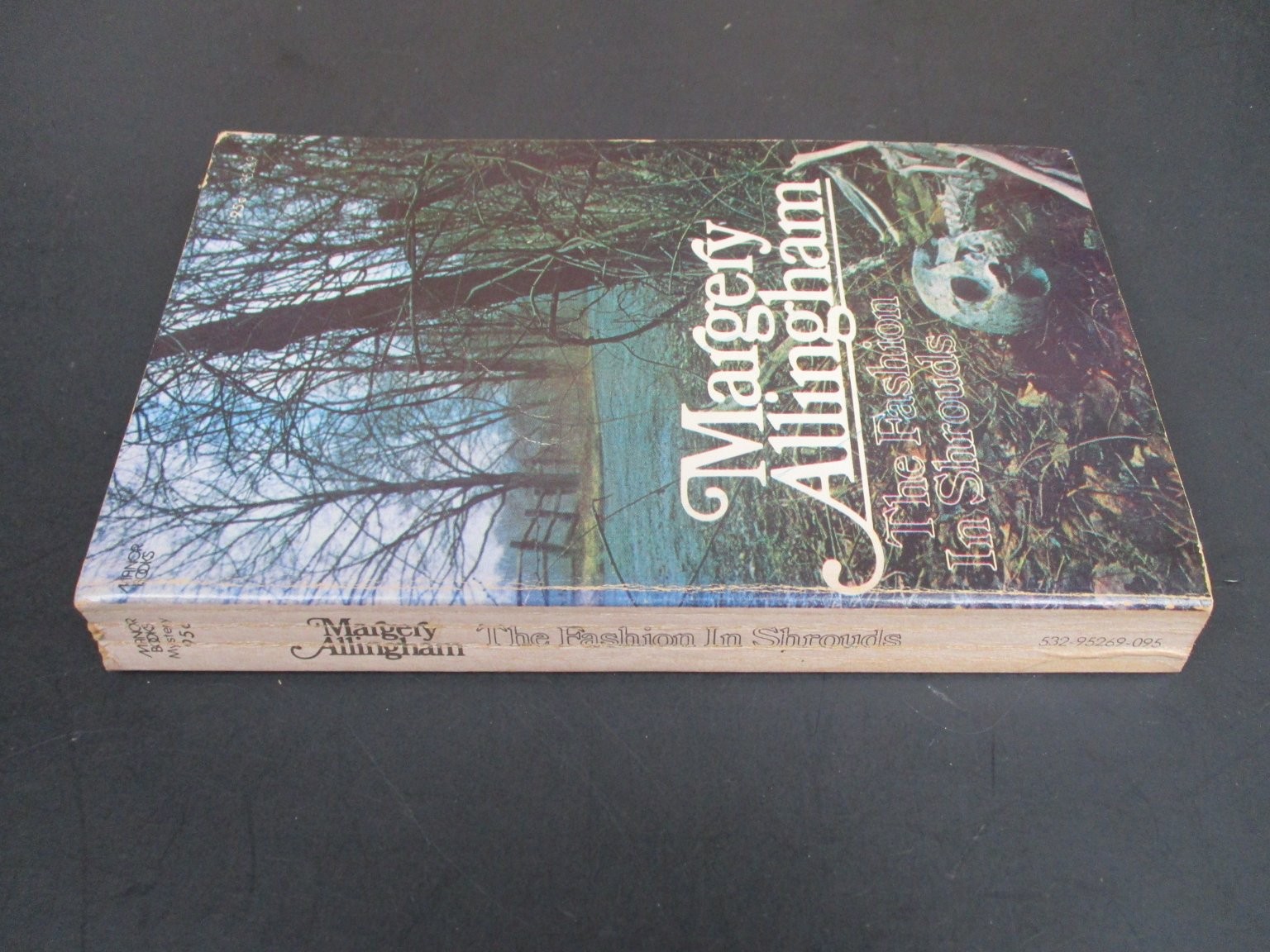 The Fashion In Shrouds Margery Allingham 1973 Second Printing Manor Books PB