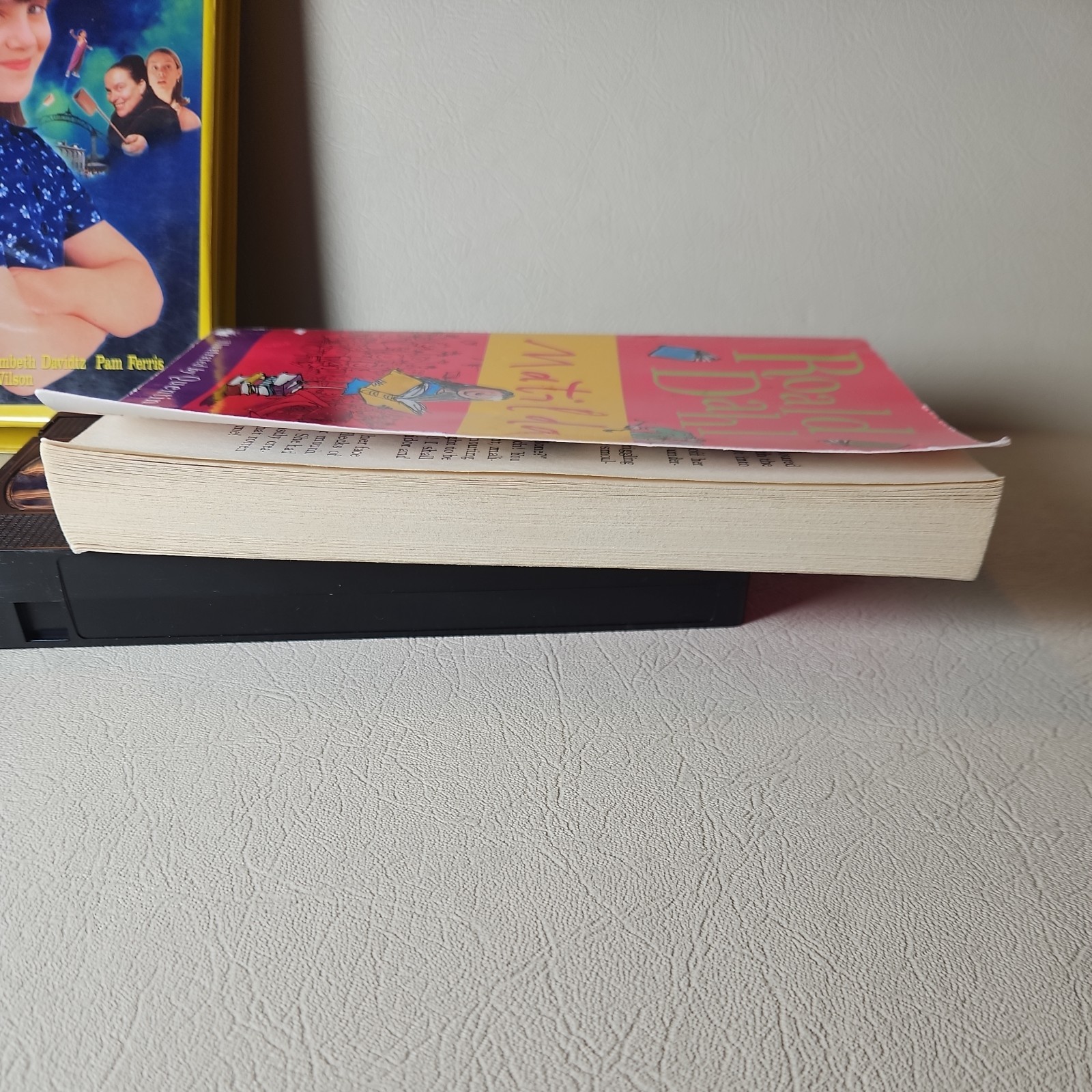 Matilda by Roald Dahl First Edition + Matilda Vintage VHS – VG – Y2K 90’s Danny