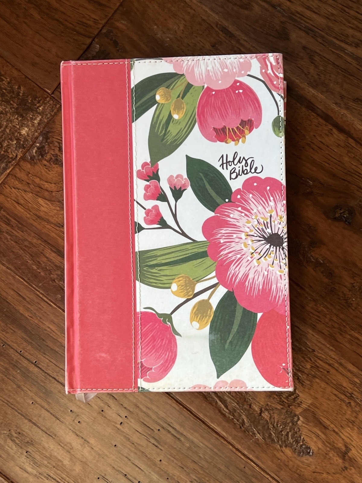 The Woman’s Study Bible Hardcover Floral Edition Bible Very Good