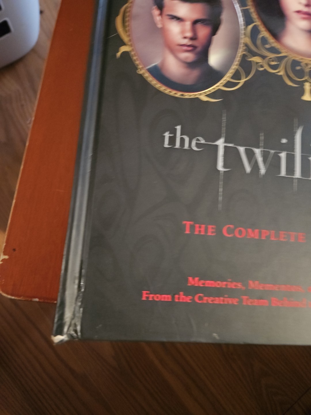 Twilight Saga: the Complete Film Archive : Memories, Mementos, and Other…
