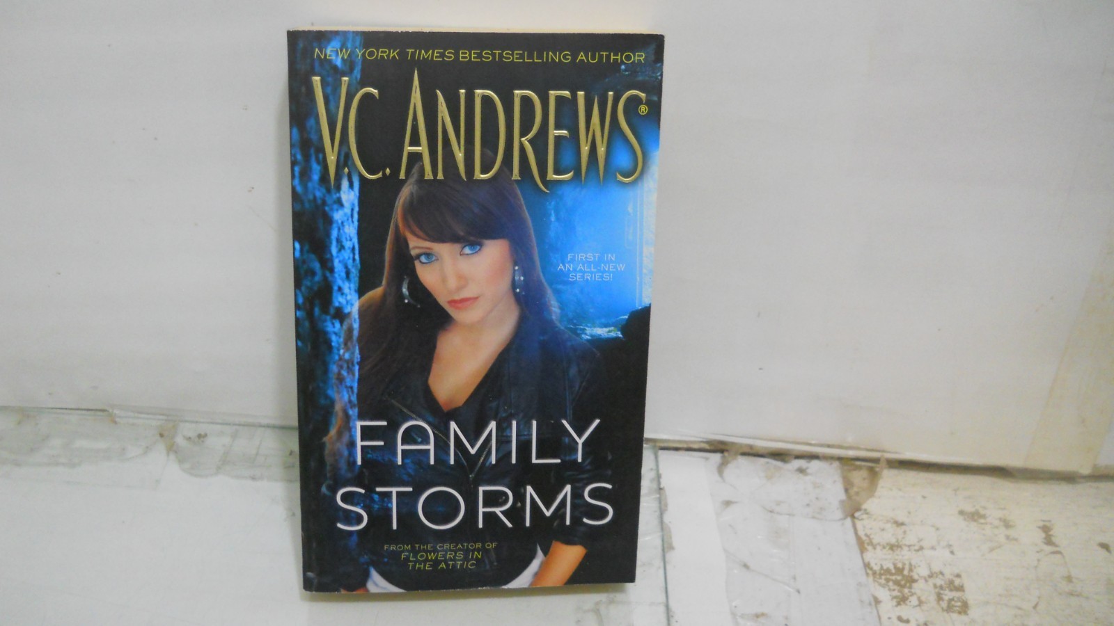 LOT OF 5 V.C. ANDREWS PAPERBACKS~ normal wear, no duds~ Ships fast