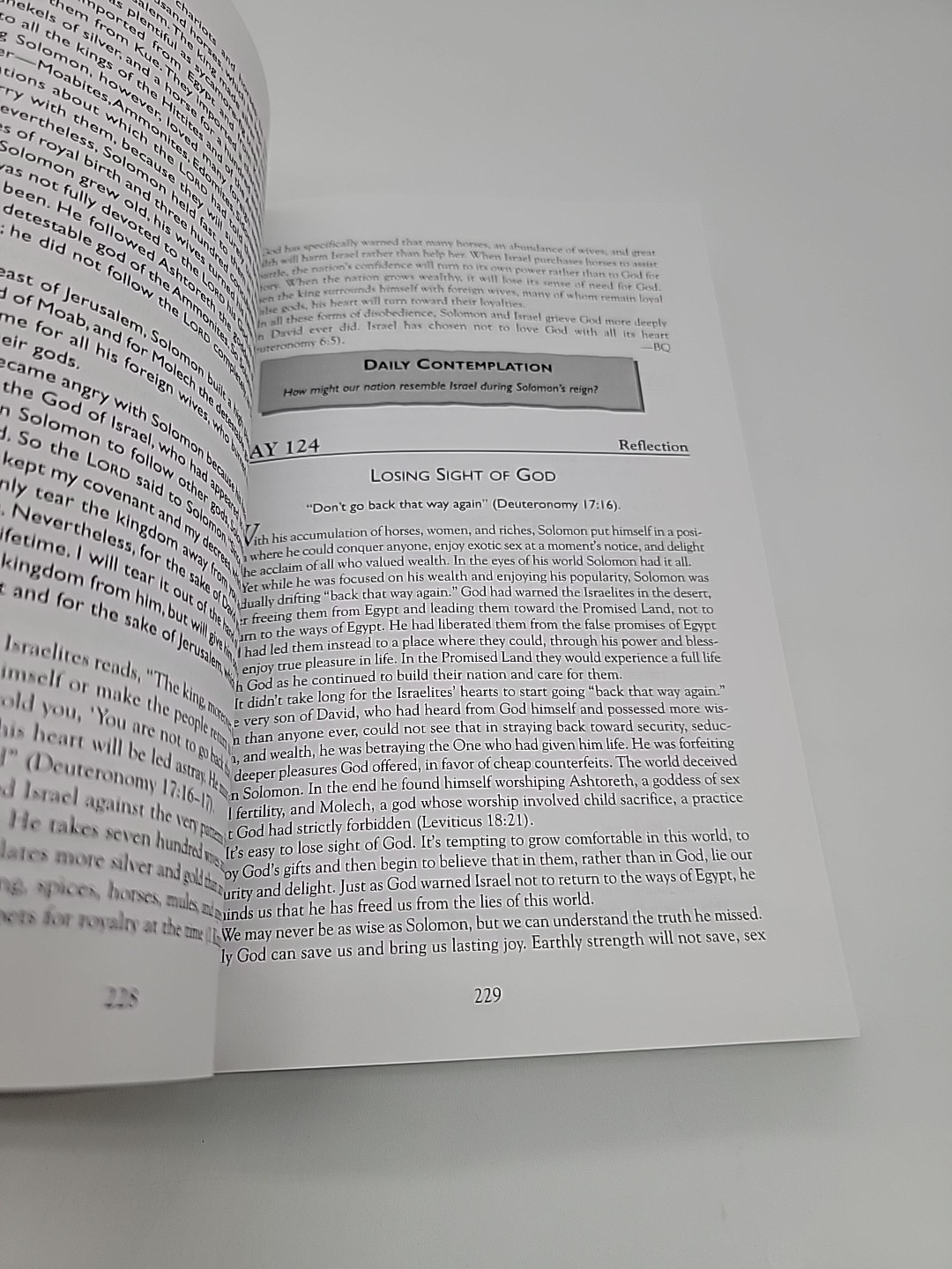 Meet the Bible: A Panorama of God’s Word in 366 Daily Readings and Reflections