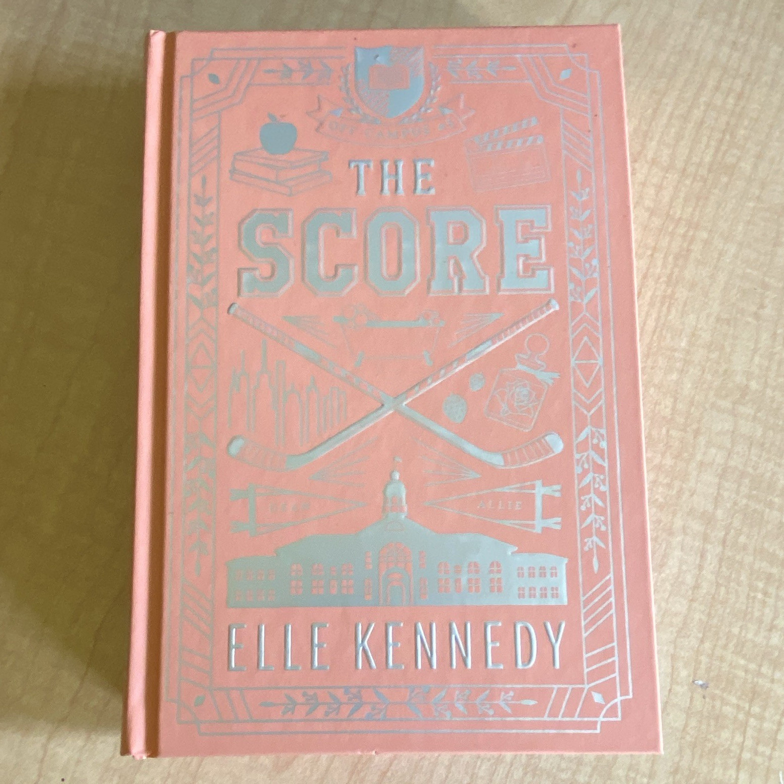 The Score (Off-Campus) by Elle Kennedy, Bloom Books, YA Fiction Novel, HC