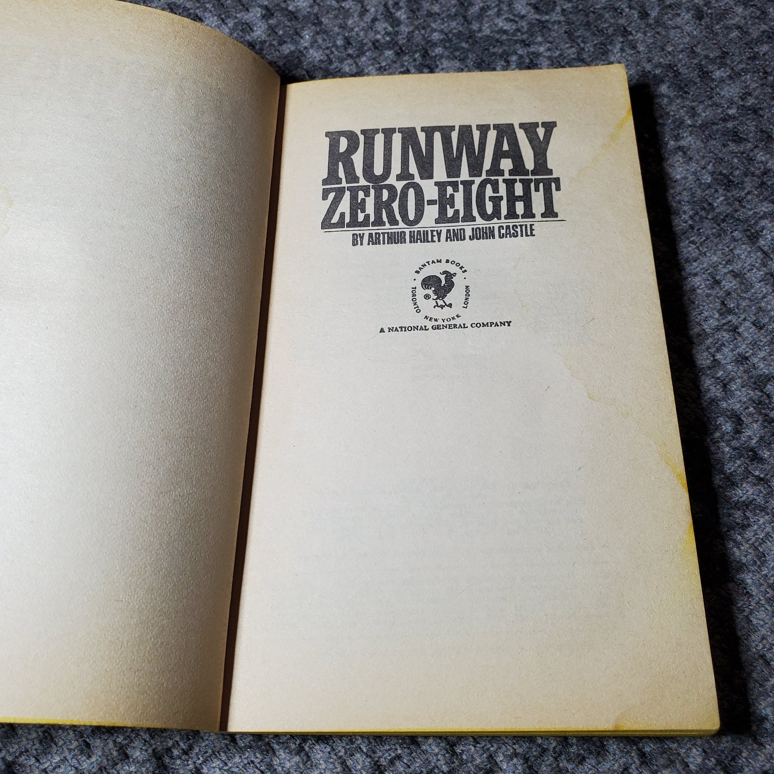 Runway Zero-Eight Arthur Hailey 1969 Bantam Edition Suspense Thriller Novel