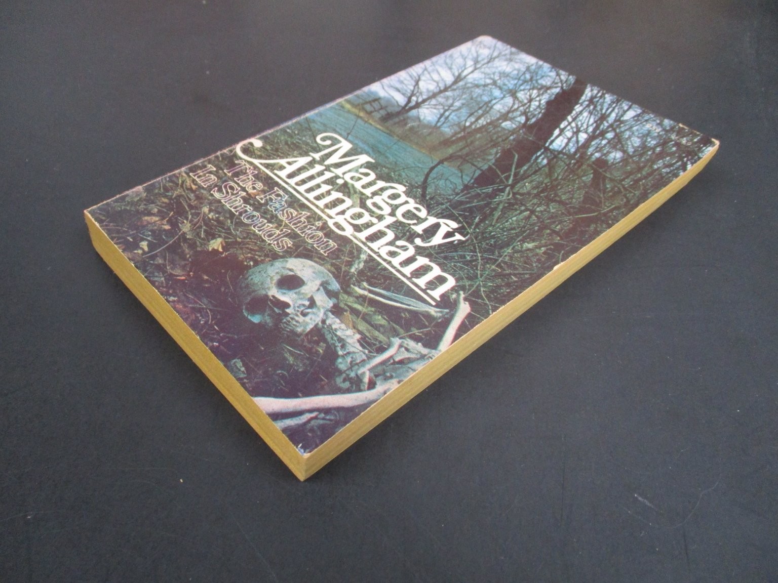 The Fashion In Shrouds Margery Allingham 1973 Second Printing Manor Books PB