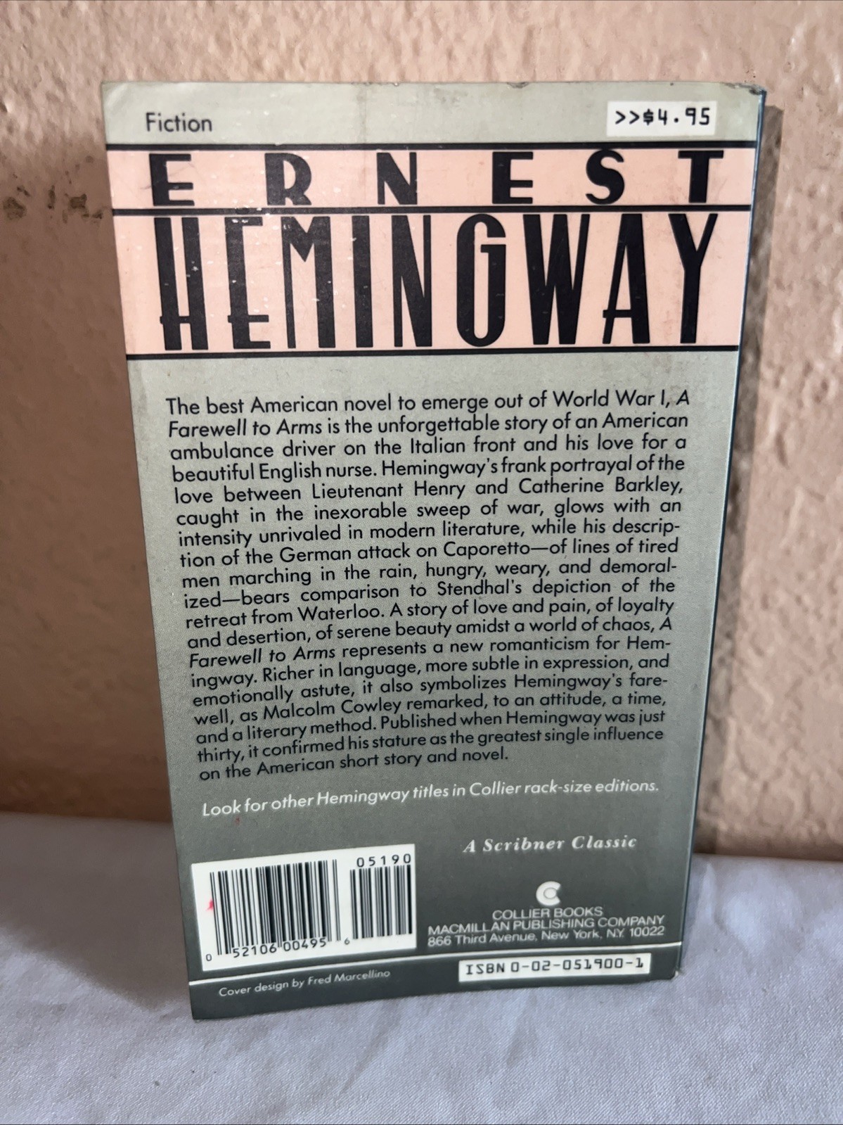 A Farewell to Arms (A Scribner Classic) – Paperback By Hemingway, Ernest – GOOD