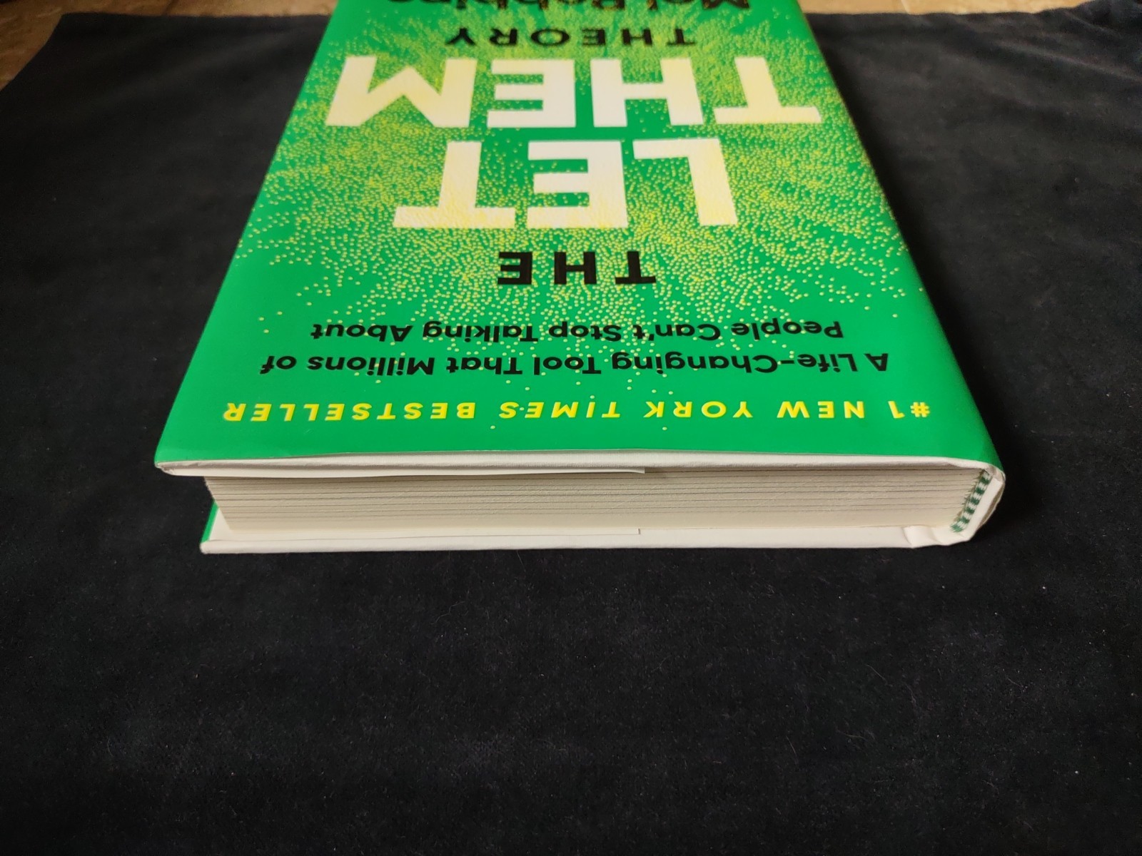THE LET THEM THEORY Mel Robbins 1st Edition Hardcover Book Self Help Feel Great