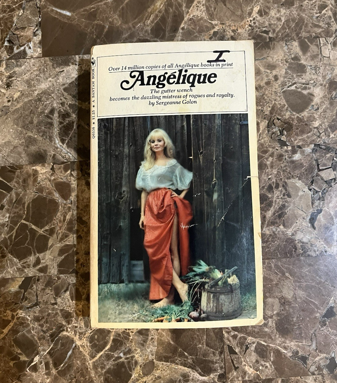Angelique book 1 by Sergeanne Golon, paperback in very good condition, 1971 pub.