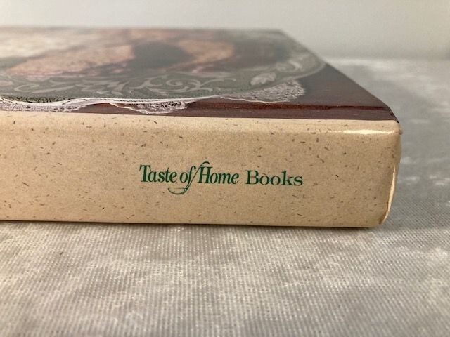 Taste of Home Complete Guide to Country Cooking Book 402 Pages Hardcover 1998 VG
