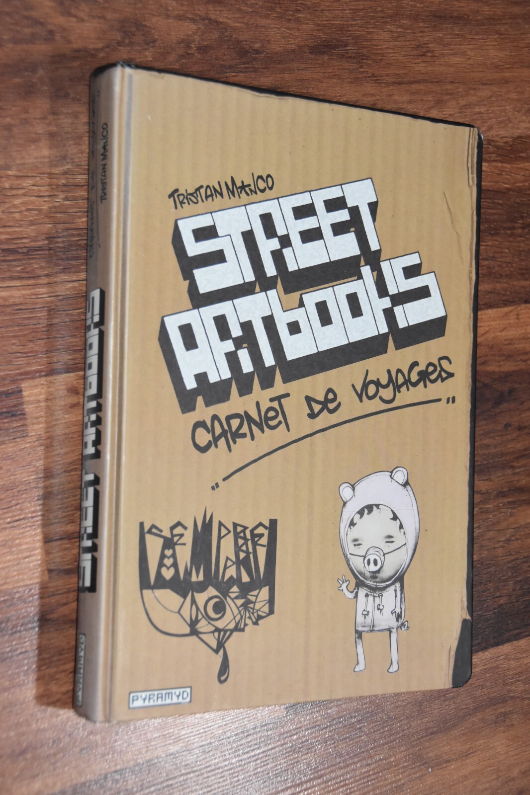 2010 Pyramyd STREET ARTBOOKS carnet de voyages Thames Hudson Book HC