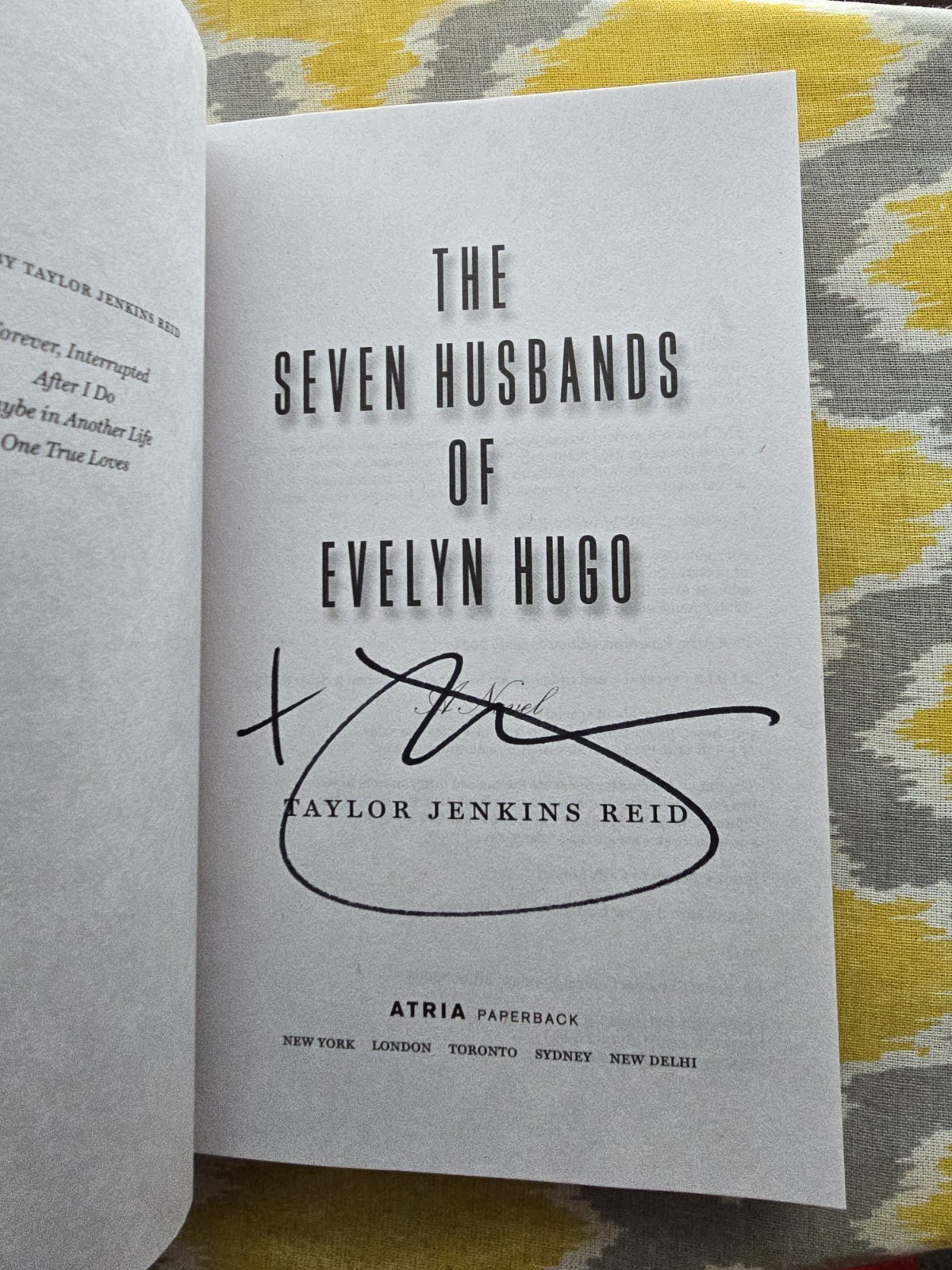 SIGNED The Seven Husbands of Evelyn Hugo Paperback Book By Taylor Jenkins Reid