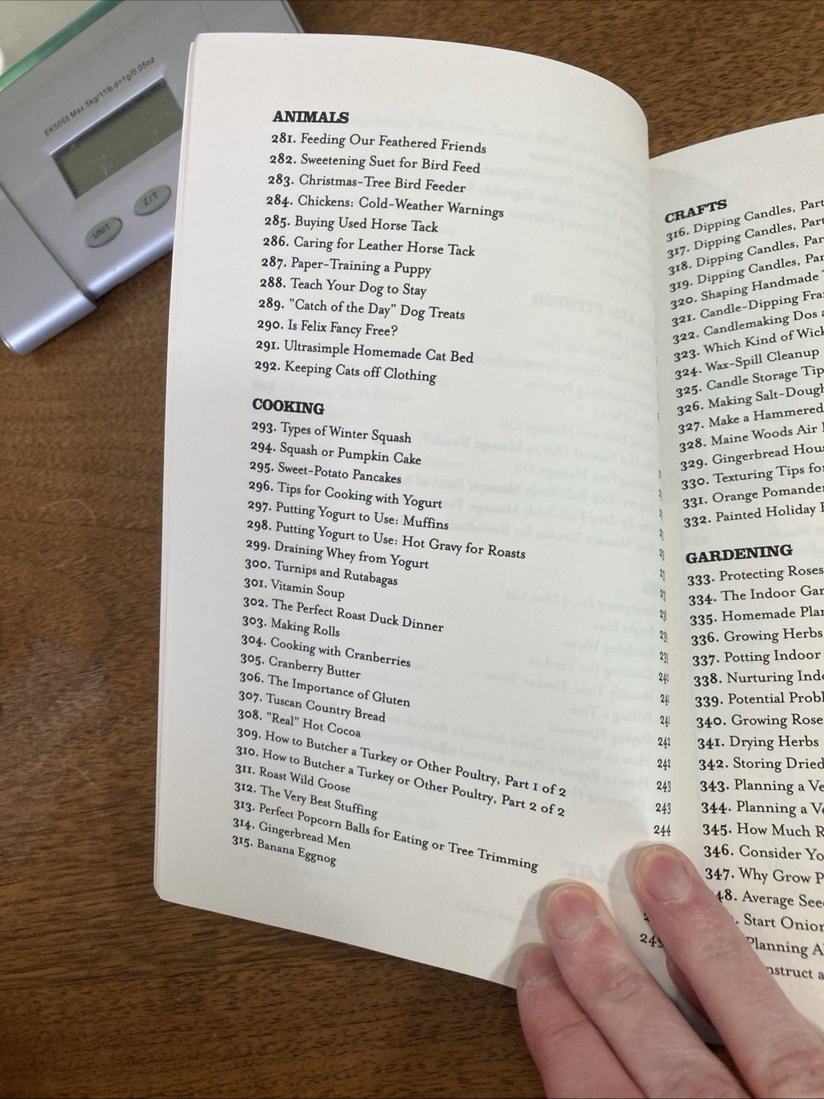 Country Wisdom Almanac : 373 Tips, Crafts, Home Improvements, Recipes… 2008