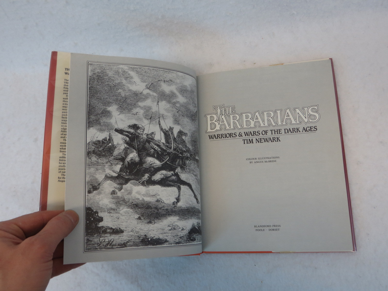 Tim Newark CELTIC WARRIORS & THE BARBARIANS Blandford Press 1986 HC/DJ