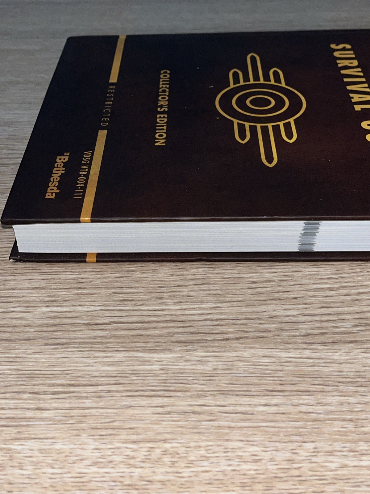 Fallout 4 Vault Dwellers Survival Guide Collector’s Edition Restricted Hardcover