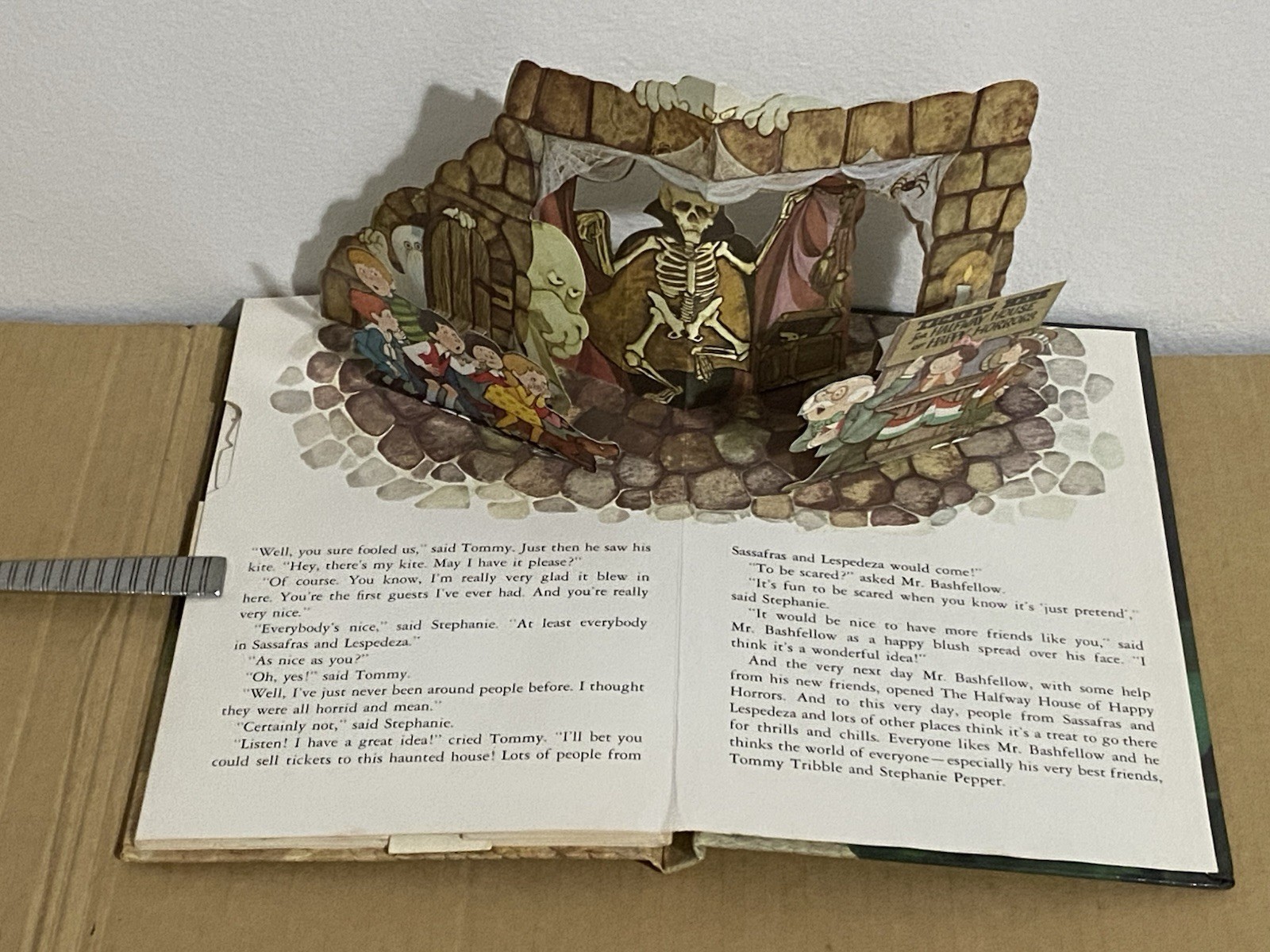 Vtg A Visit To The Haunted House Troll Pop-Up Book 1987 Hallmark Halloween