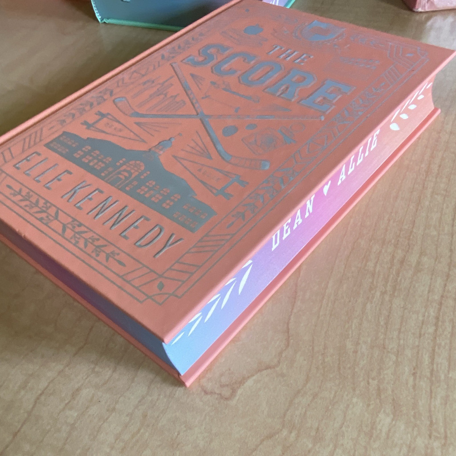 The Score (Off-Campus) by Elle Kennedy, Bloom Books, YA Fiction Novel, HC