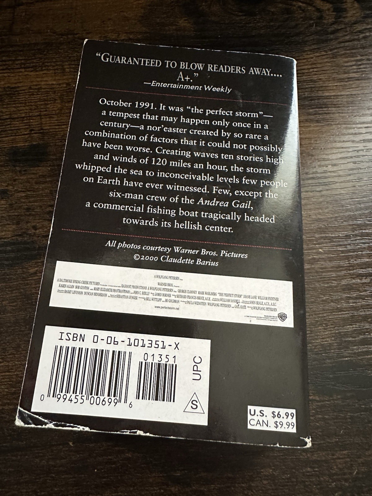 THE PERFECT STORM Novel by SEBASTIAN JUNGER Paperback 1997 (301 Pages).