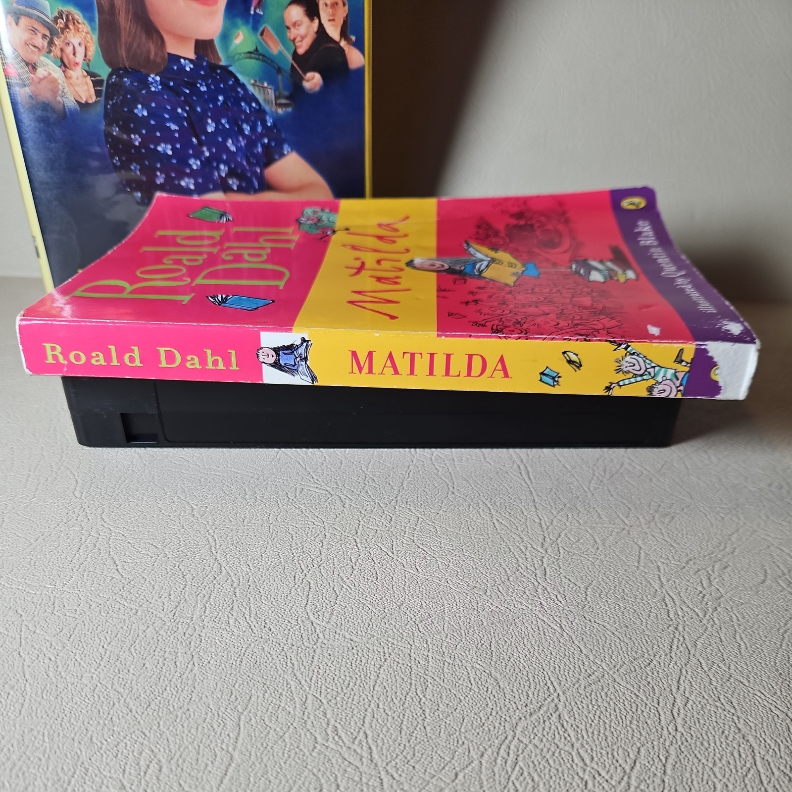Matilda by Roald Dahl First Edition + Matilda Vintage VHS – VG – Y2K 90’s Danny
