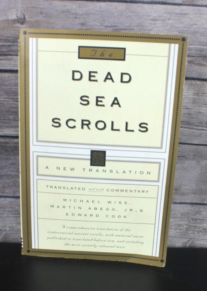The Dead Sea Scrolls: A New Translation, Paperback Book, Michael Wise