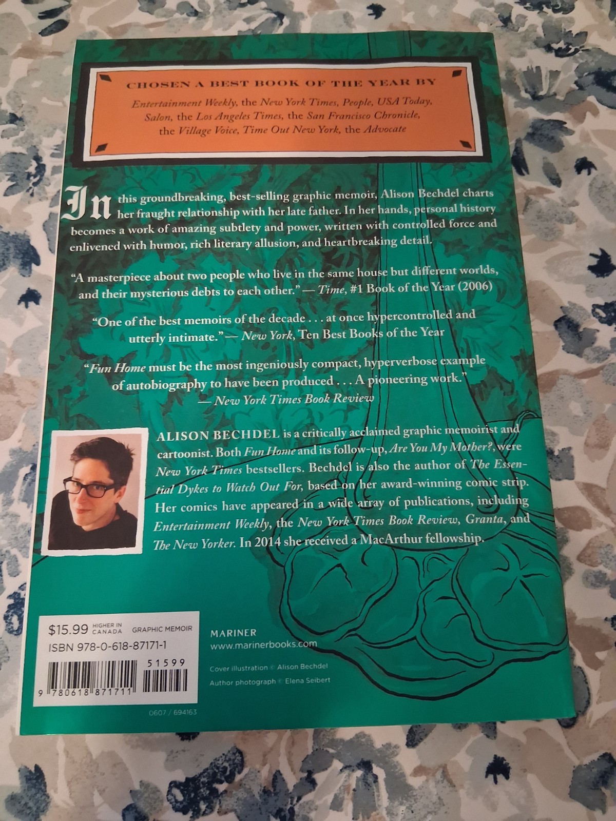 Fun Home: A Family Tragicomic – Paperback By Alison Bechdel