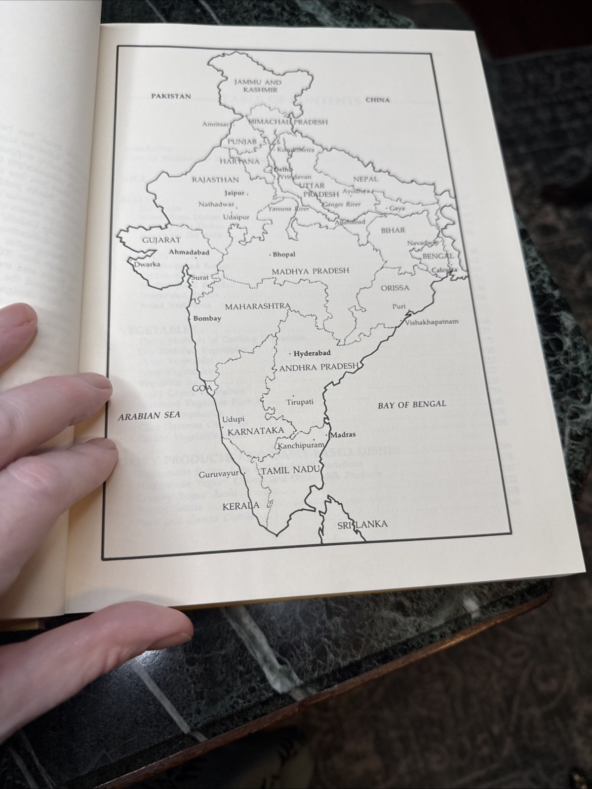 Lord Krishna’s Cuisine: The Art of Indian Vegetarian Cooking, Devi, Yamuna, Acce