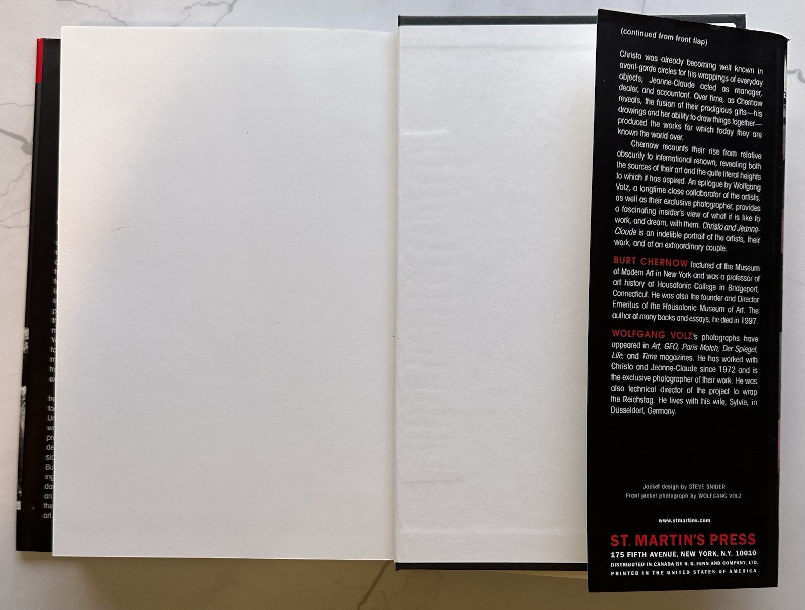 *Christo and Jeanne-Claude : A Biography by Burt Chernow 1st USA Edition Signed*
