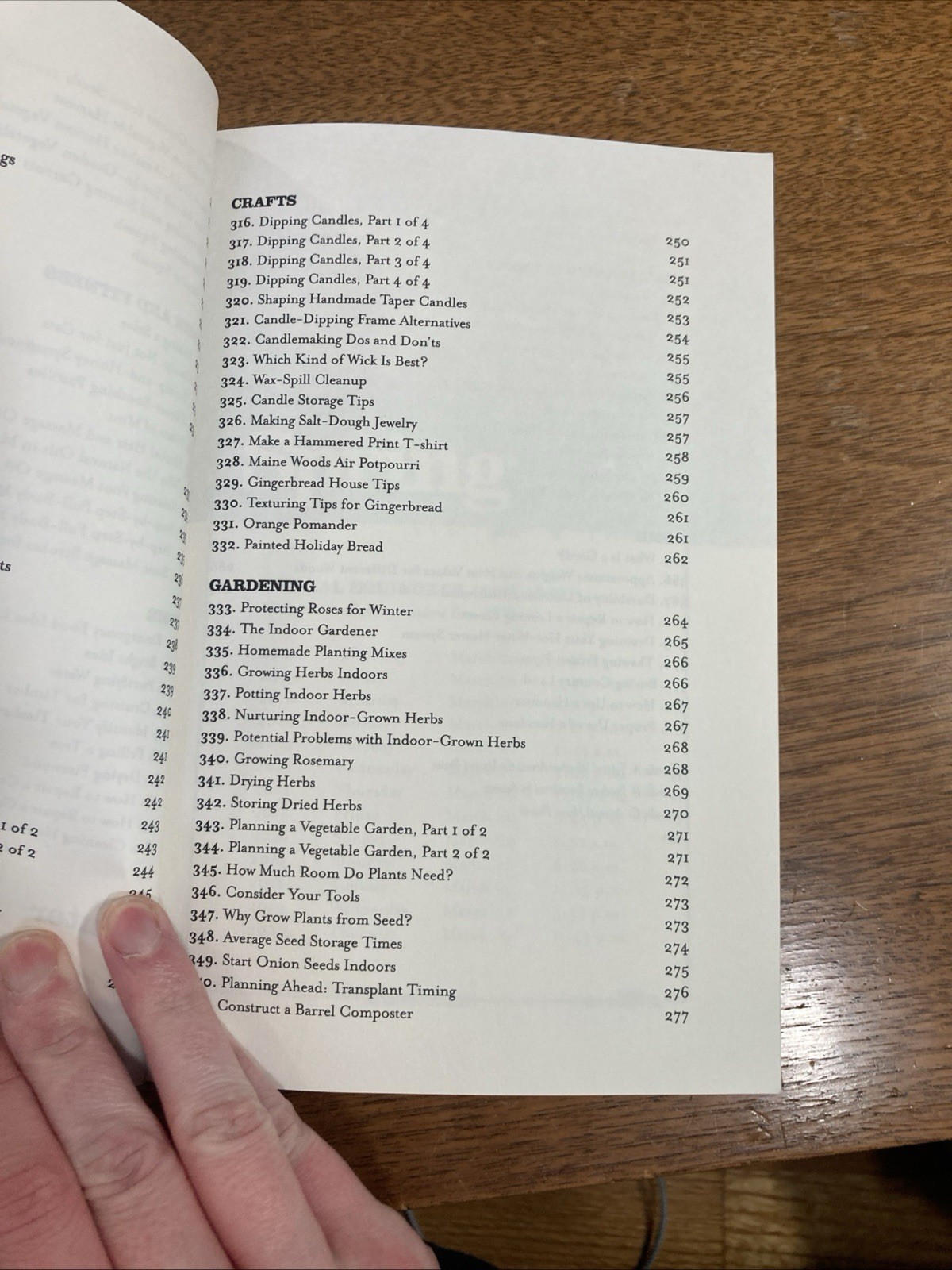 Country Wisdom Almanac : 373 Tips, Crafts, Home Improvements, Recipes… 2008