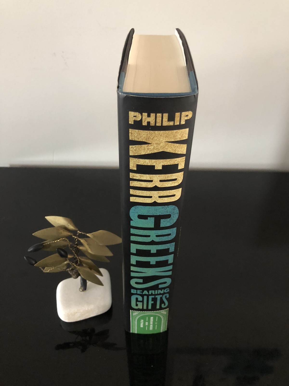Philip Kerr Greeks Bearing Gifts Putnam 2018 First Ed/F.Pr. H/C D/J L/N Spy-Myst
