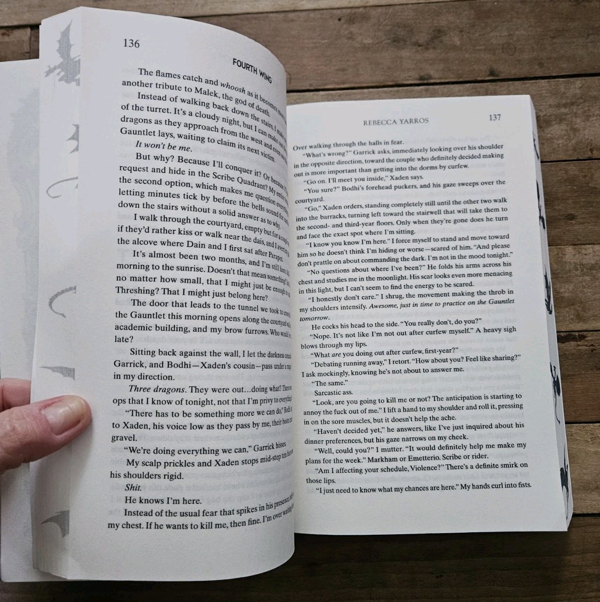 🐲 Fourth Wing 1st Printing Limited Edition Paperback Full Sprayed Dragon Edges