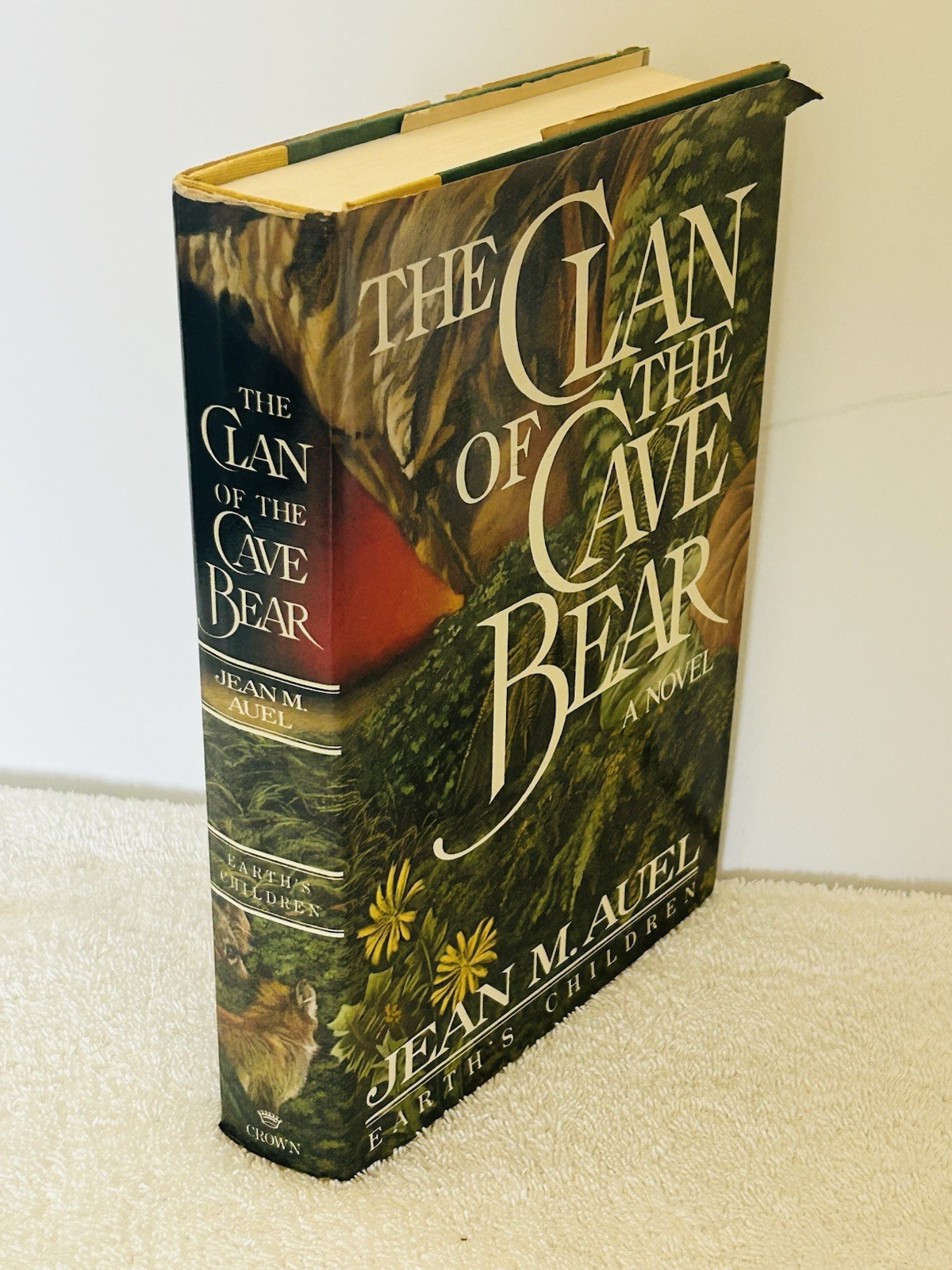 Clan Of The Cave Bear Jean M. Auel 1st Edition/1st Print HCDJ Earth’s Children