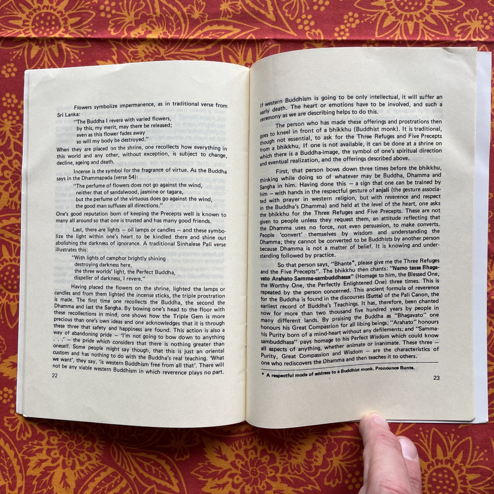 Going for Refuge by Phra Khantipalo (Vintage Buddhist Text, Taiwan PB 26 pages)