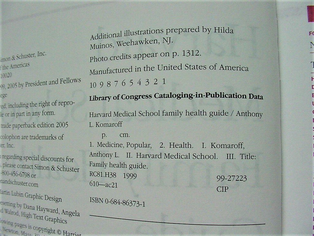 HARVARD MEDICAL SCHOOL FAMILY HEALTH GUIDE 1ST PAPERBACK EDIT. 2005; 1312 PAGES