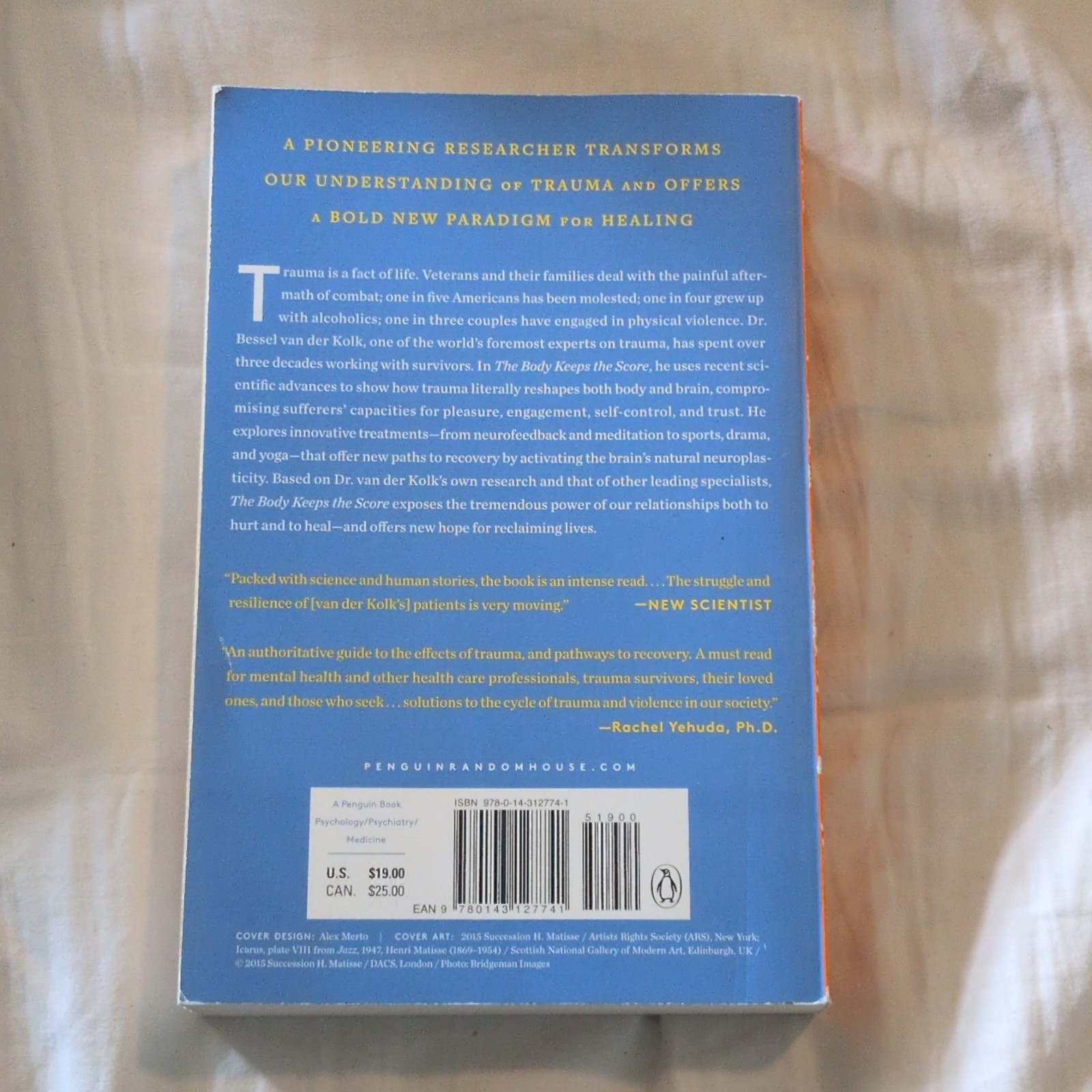 Bessel van der Kolk M.D. The Body Keeps the Score Paperback Illustrated 2015