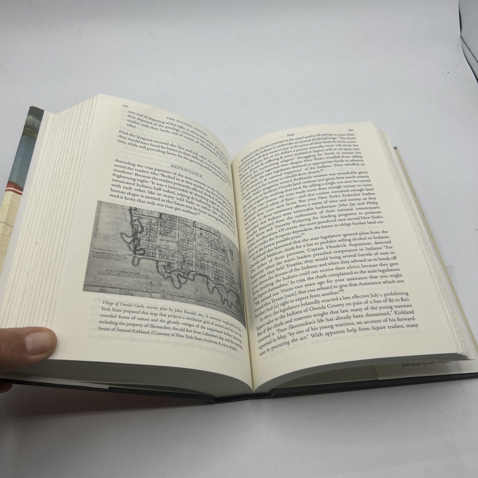 Divided Ground : Indians, Settlers, and the Northern Borderland of the American