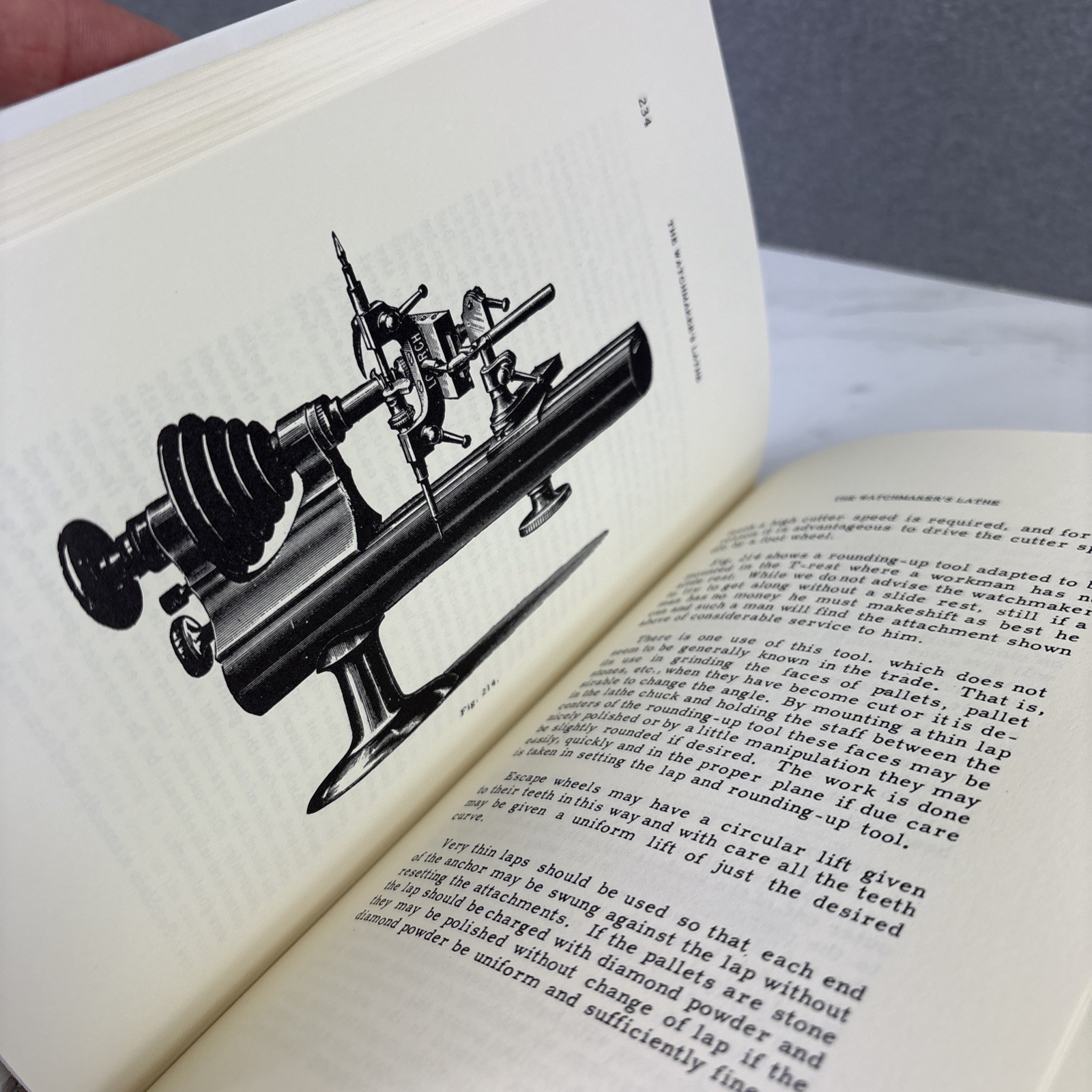 The Watchmakers‘ Lathe by Ward Goodrich Watch Repair Book HB 1999