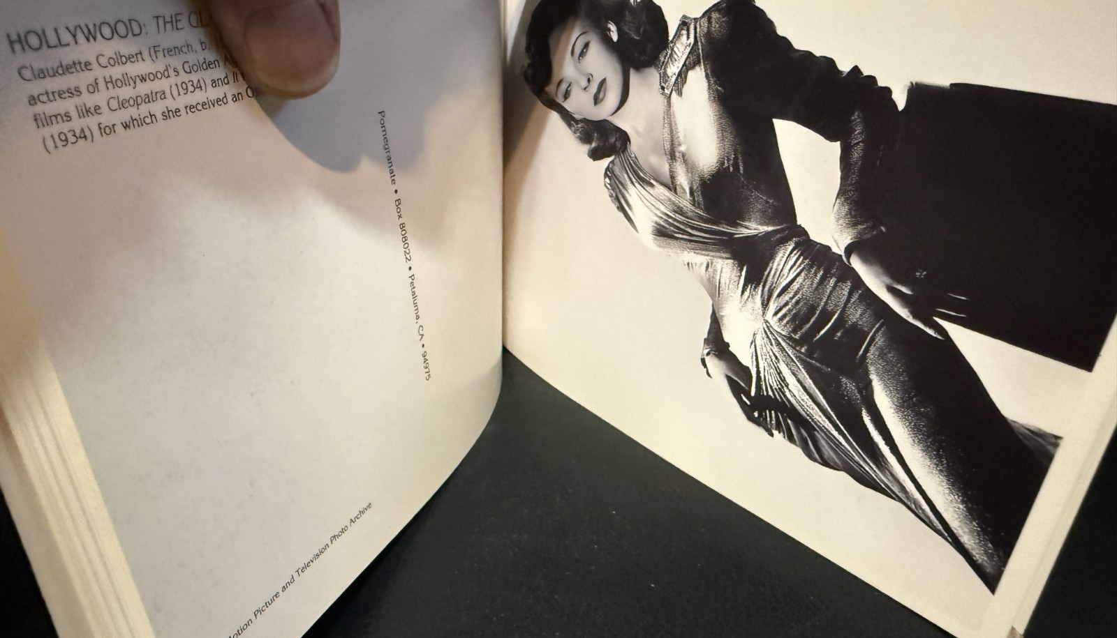 Hollywood : The Glamour Years -A Book of 30 Oversized Postcards