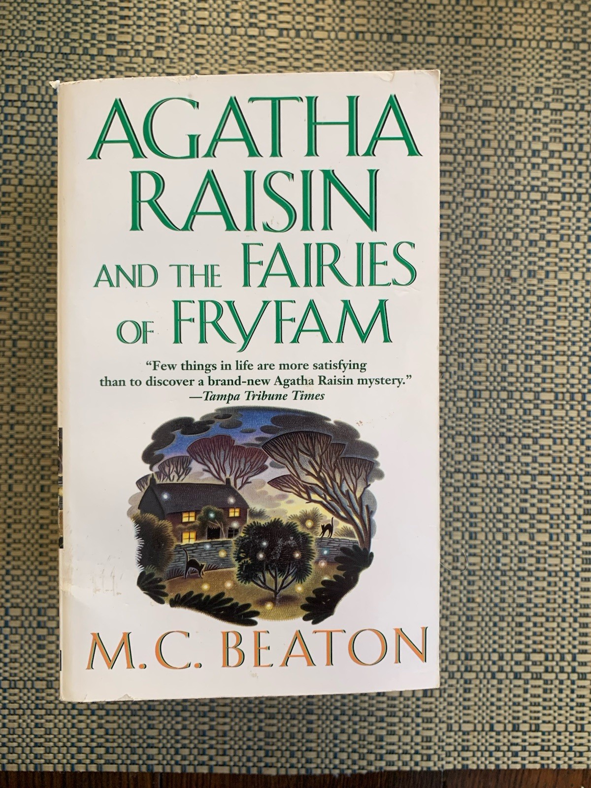 M.C. Beaton – Lot of 8 Books – Agatha Raisin – Hamish MacBeth