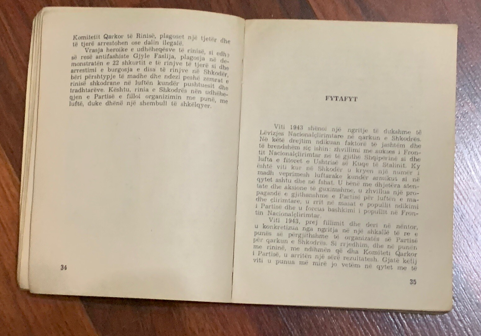 OLD ALBANIAN BOOK-VITE TE VESHTIRA-SEIT BUSHATI-1982-COMMUNISM TIME-174 Pages