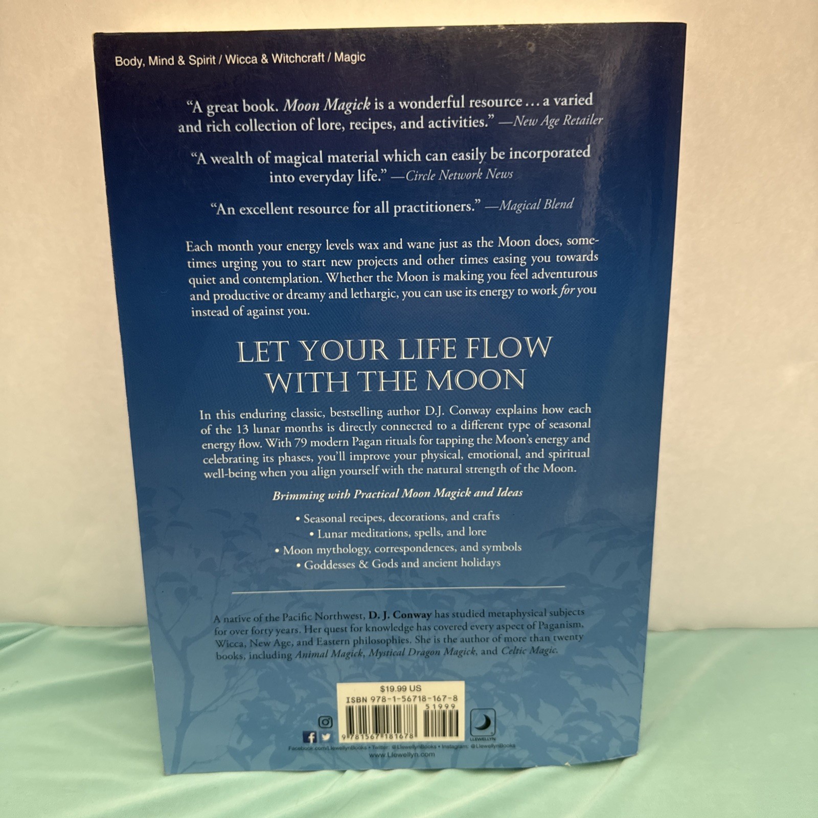 Moon Magick: Myth & Magic, Crafts & Recipes, Rituals & Spells (Llewellyn’s P…
