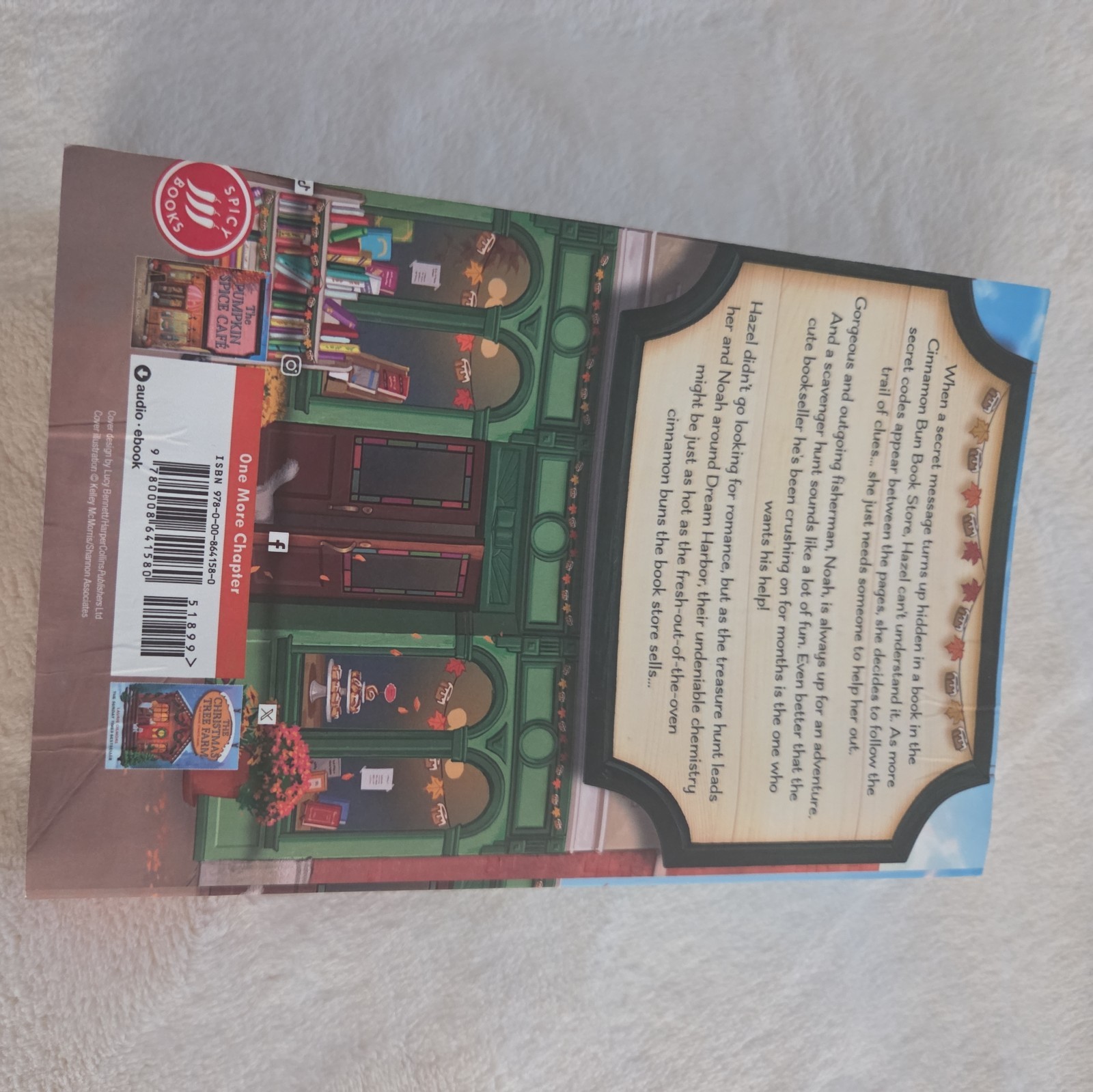 2 Books Set: Pumpkin Spice Cafe and Cinnamon Bun Book Store (English, Paperback)
